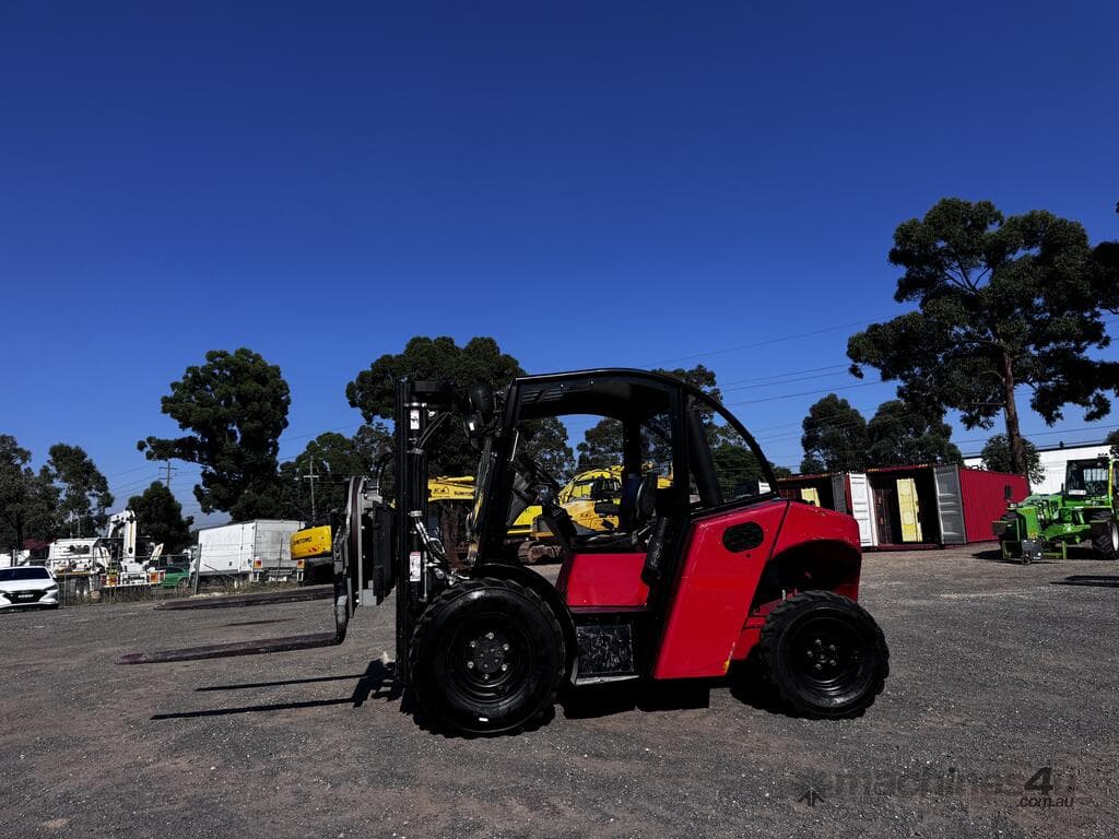 Bomaq 3T Rough Terrain Forklift