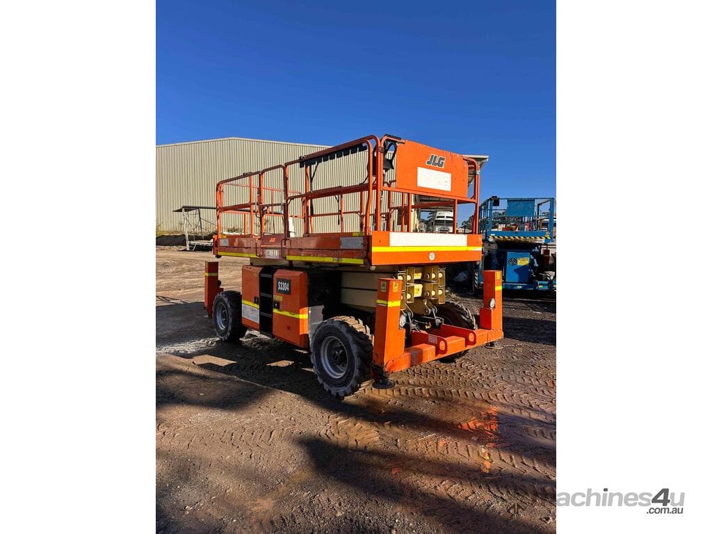 JLG 330LRT