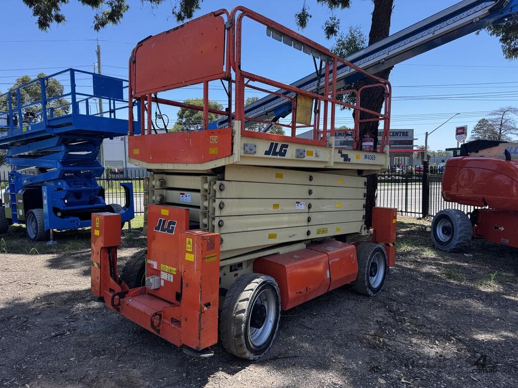 JLG M4069