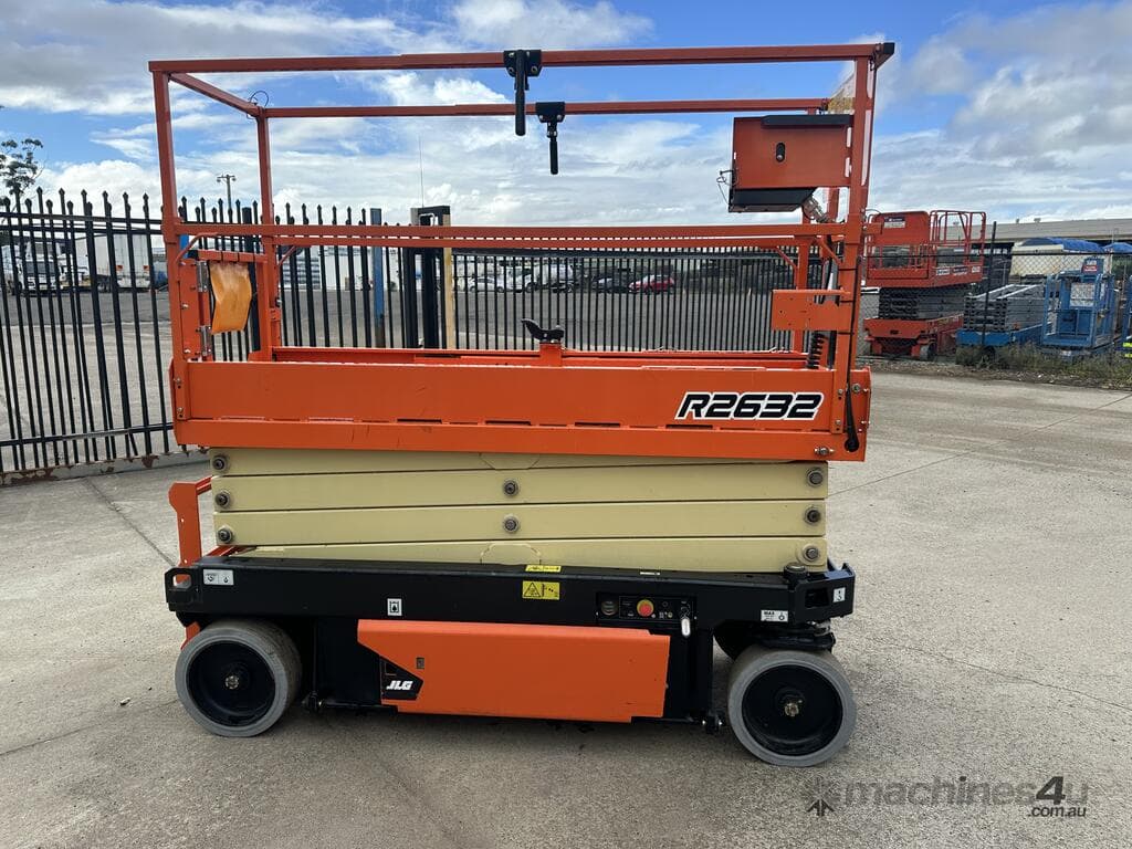 JLG R2632