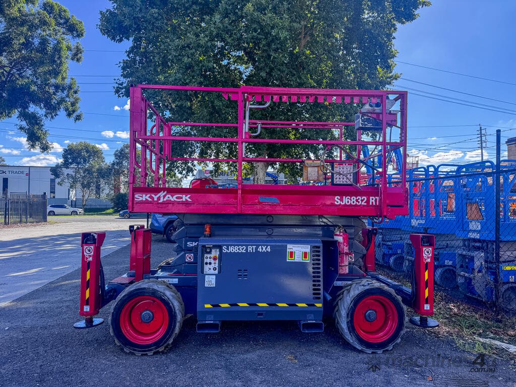 Skyjack 32ft RT Scissor Lift